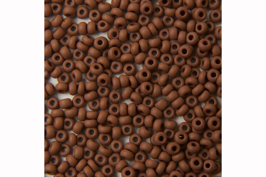 Бісер Preciosa 13600/1-5 №10 непрозорий матовий коричневий 2,3 мм