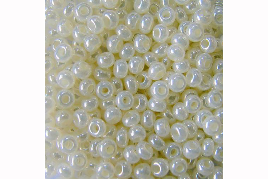 Бісер Preciosa 47102 №10 непрозорий перлина біло-молочний 2,3 мм