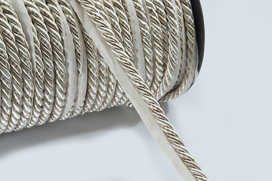 Шнур 10 мм декоративний з кантом MH молочний яскравий