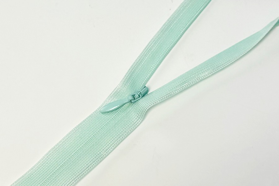 Блискавка YKK Тип 2 бірюзовий блідий 20 см