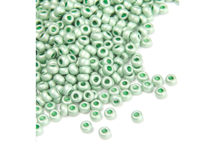 Бісер Preciosa 18556 №10 непрозорий матовий зелений світлий 2,3 мм
