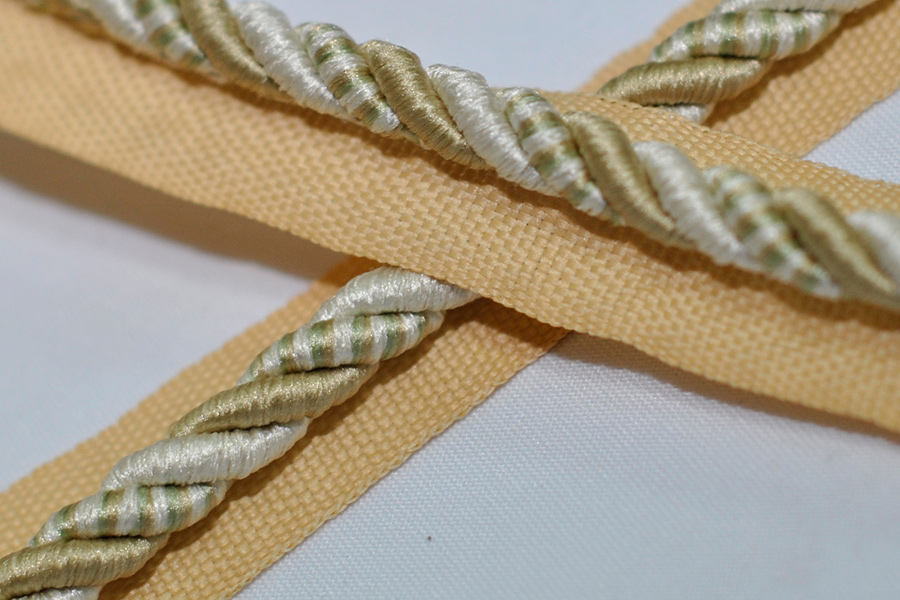 Шнур 10 мм декоративний з кантом полиновий світлий