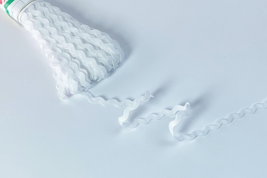 Тасьма в'юнок (хвилька) 8 мм MH білий