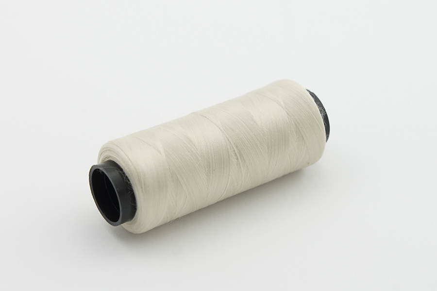 Нитки швейні 150D Barva текстуровані поліестер 100% молочний 500 м 003Т