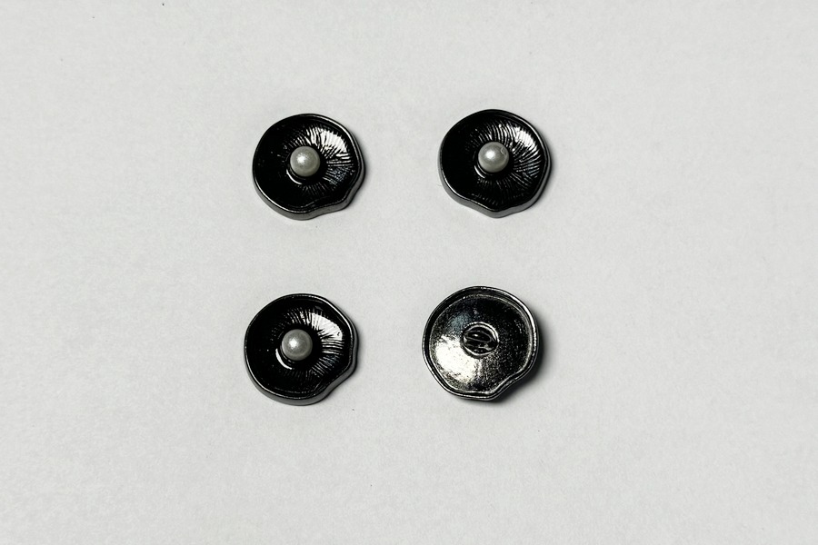 Гудзик на ніжці 18 мм Mertbutton нікель чорний UTS-72