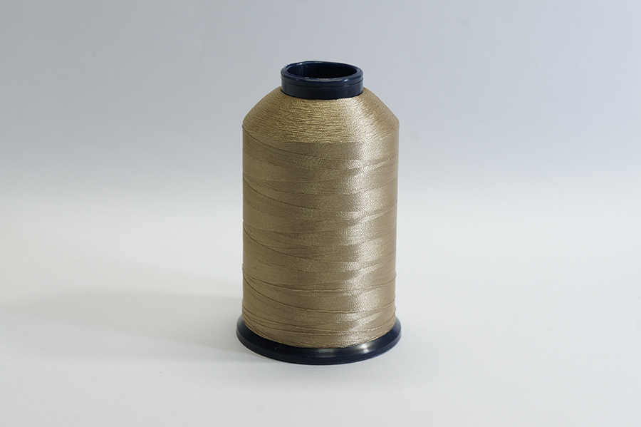 Нитки вишивальні Royal 5000 м поліестер 100% бежевий золотистий Р733