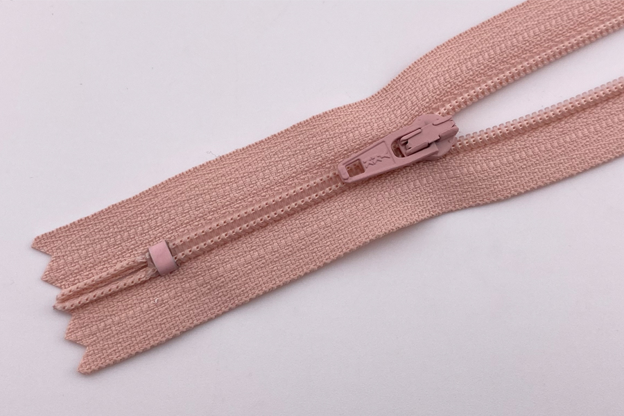 Блискавка YKK Тип 3 пудровий рожевий 18 см
