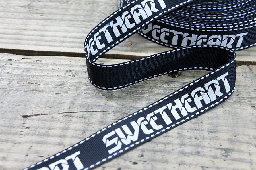 Тасьма 30 мм Mertbutton з написом різнокольоровий 16-05-777