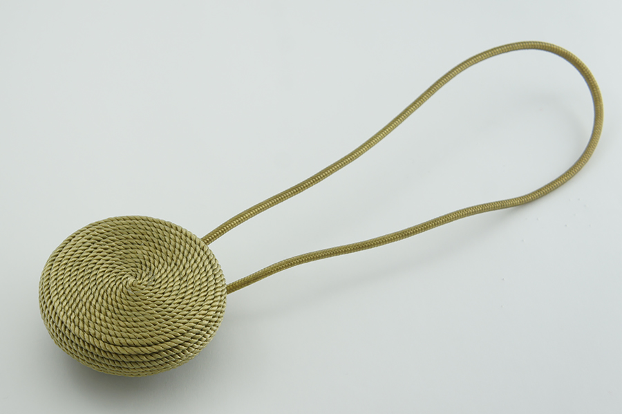 Тримач - магніт для гардин плетений коло гірчичний 60х60 мм