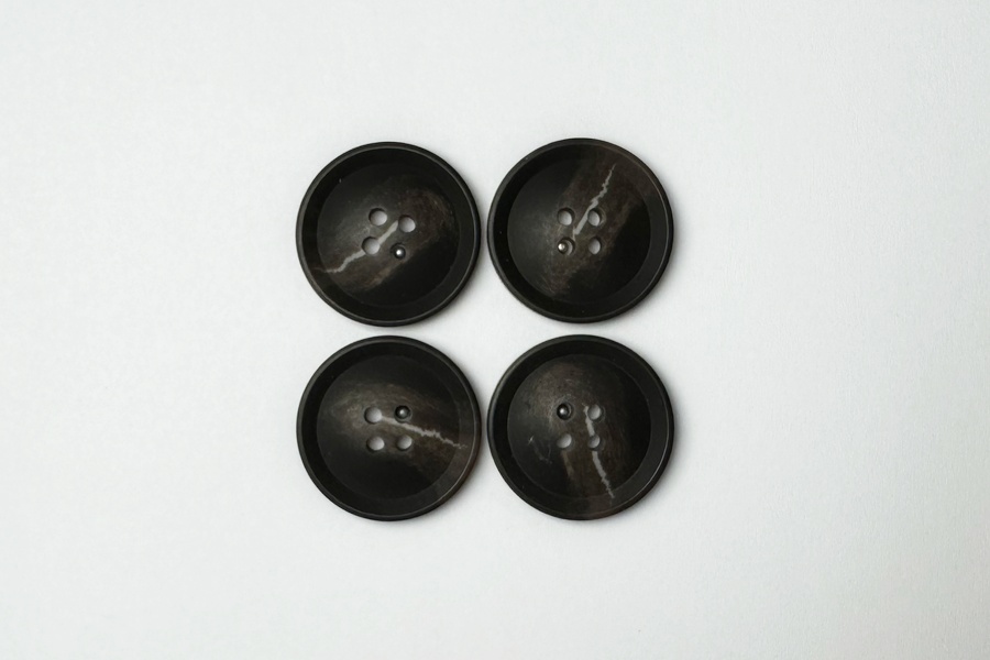 Гудзик 25 мм Mertbutton 4 отвори класичний коричневий темний