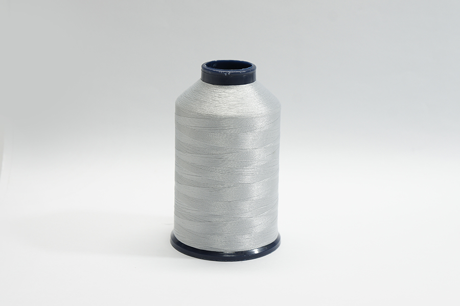 Нитки вишивальні Royal 5000 м поліестер 100% сірий світлий Р7011-120-5000ПЕ