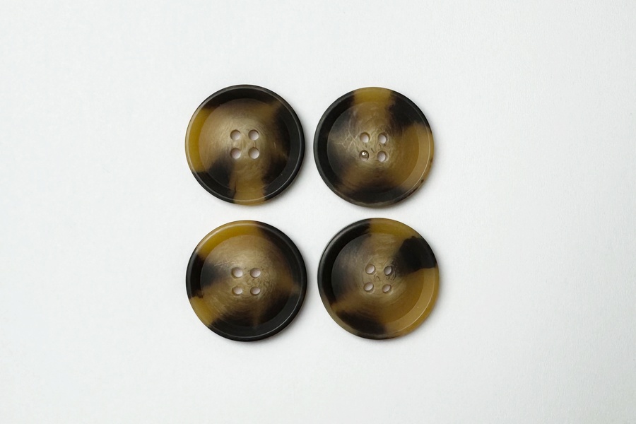 Гудзик 28 мм Mertbutton 4 отвори класичний коричневий світлий