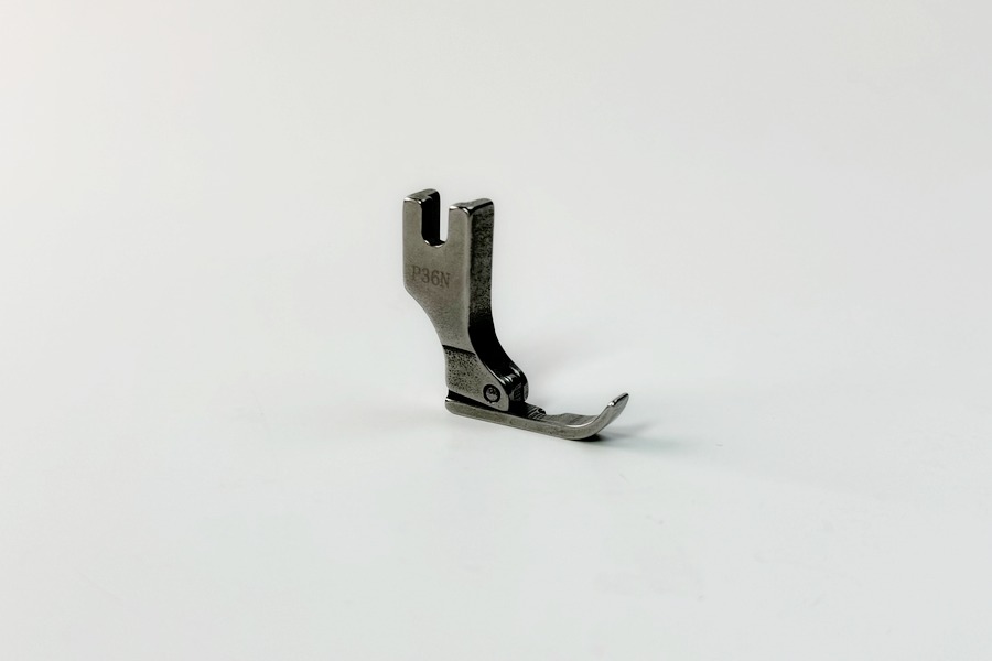 Лапка для застібки (права) P-36N/YS