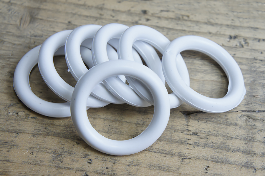 Кільце 33 мм пластикове білий