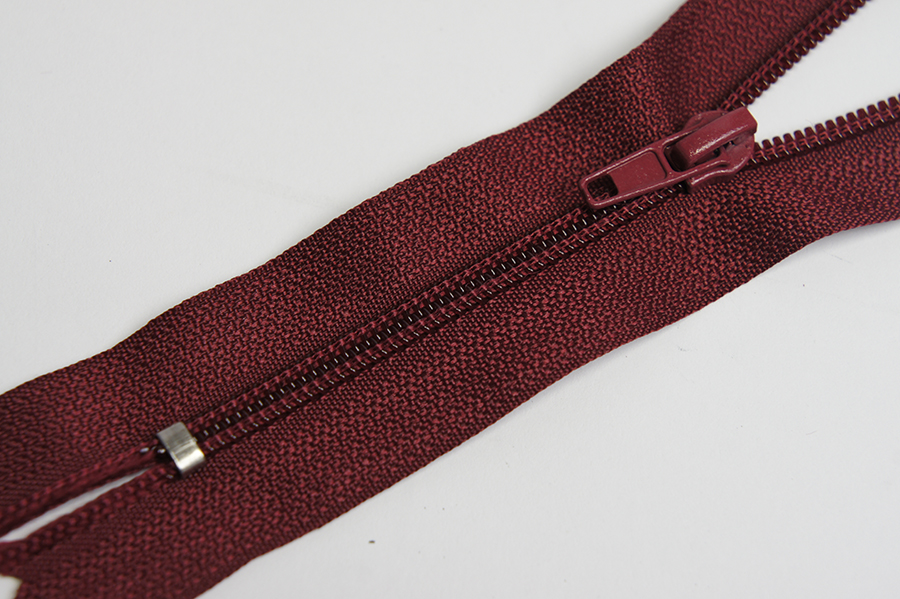 Блискавка MH Тип 4 бордовий 18 см