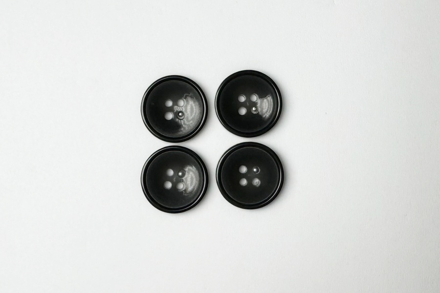 Гудзик 20 мм Mertbutton 4 отвори класичний чорний