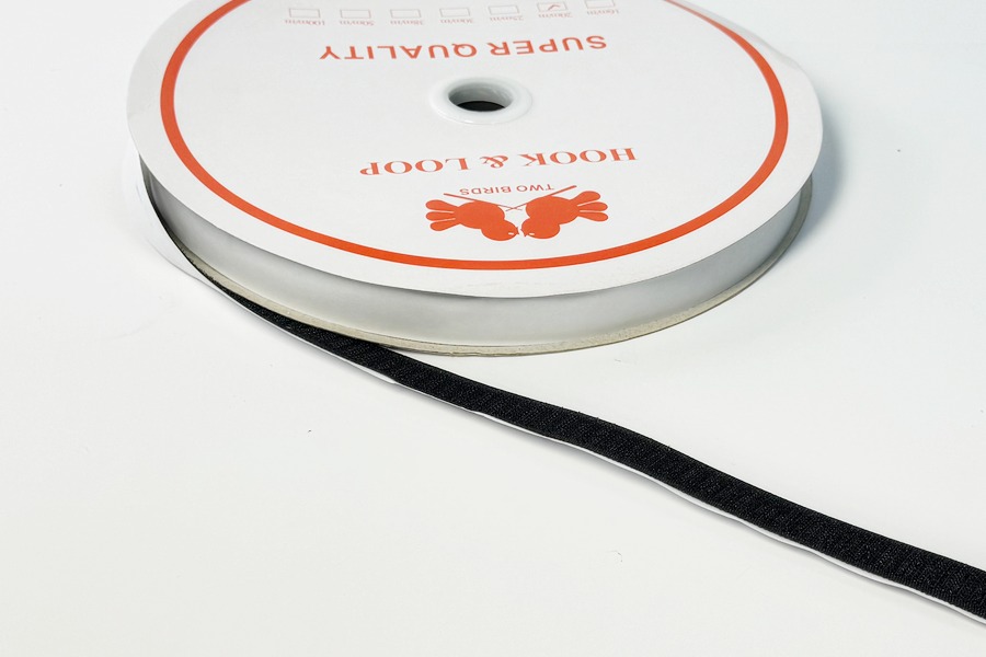 Стрічка 20 мм гачкова клейова MH гачок чорний