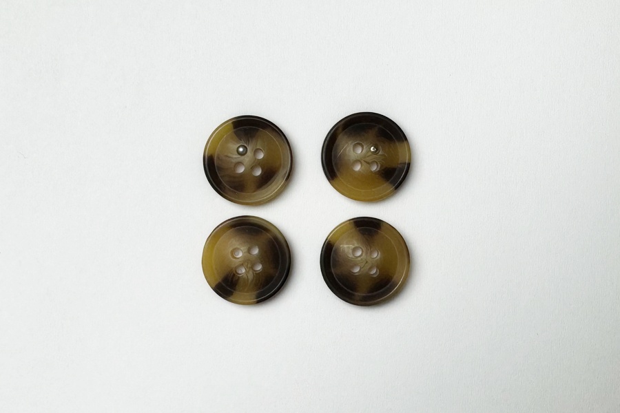 Гудзик 15 мм Mertbutton 4 отвори класичний коричневий світлий