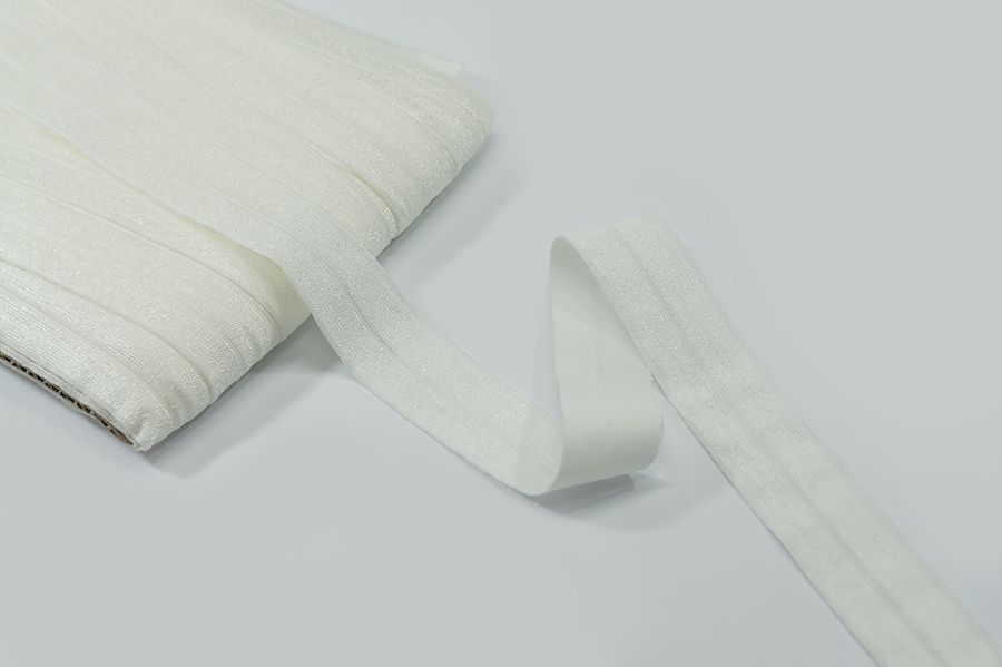 Бейка 20 мм блискуча, еластична молочний