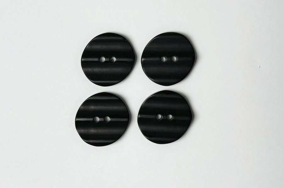 Гудзик 28 мм 4 отвори