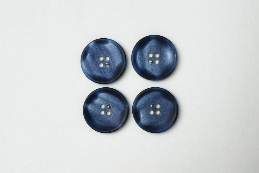 Гудзик 25 мм Mertbutton 4 отвори фактурний синій