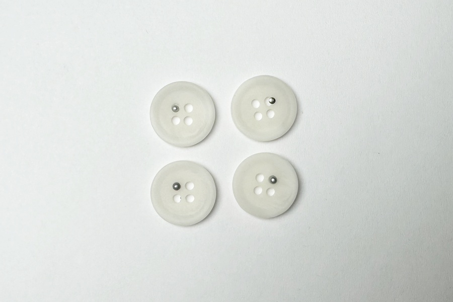 Гудзик 15 мм Mertbutton 4 отвори класичний різнокольоровий FNL-304-24-2