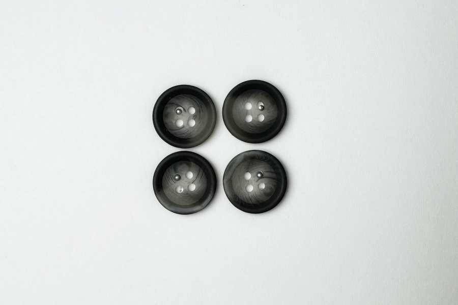 Гудзик 18 мм Mertbutton 4 отвори класичний різнокольоровий 2607-28-4