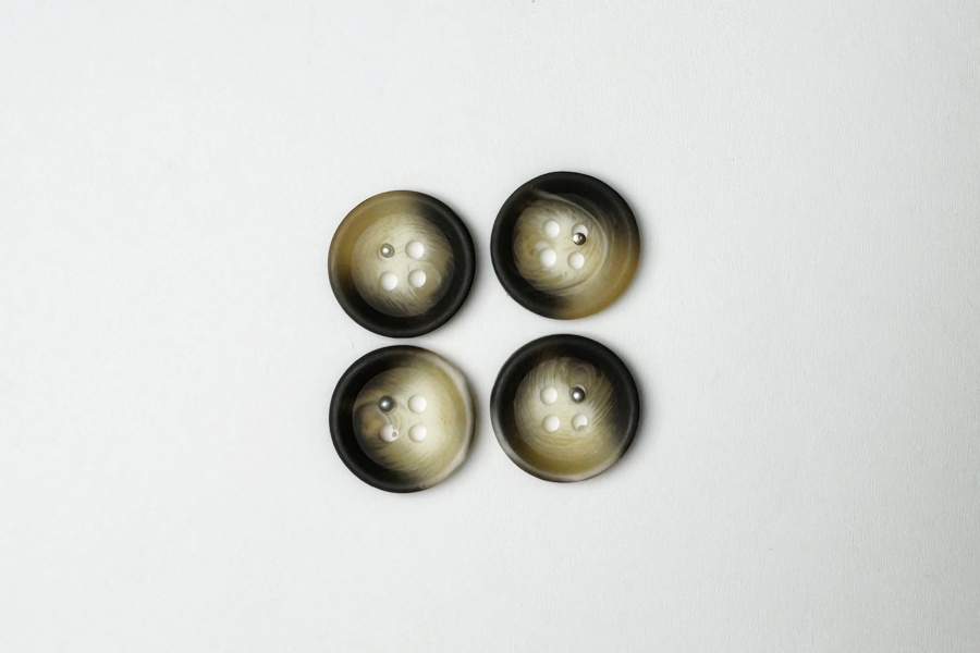 Гудзик 18 мм Mertbutton 4 отвори класичний різнокольоровий 2607-28-6