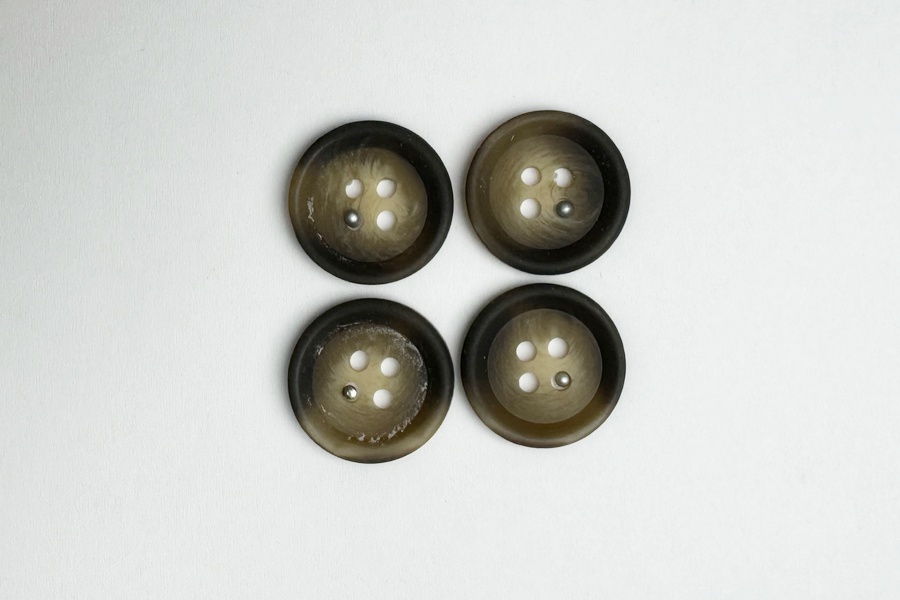 Гудзик 18 мм Mertbutton 4 отвори класичний різнокольоровий 2607-28-9