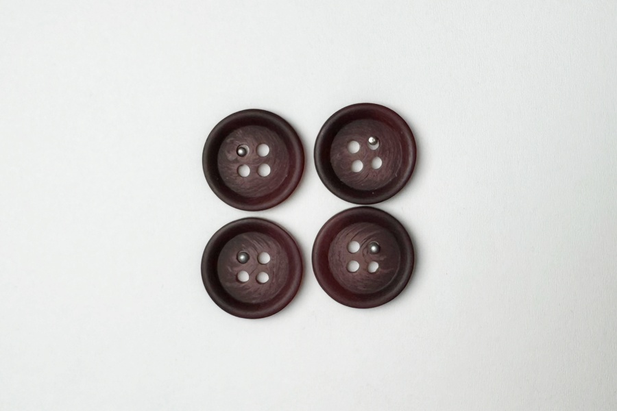 Гудзик 18 мм Mertbutton 4 отвори класичний різнокольоровий 2607-28-15