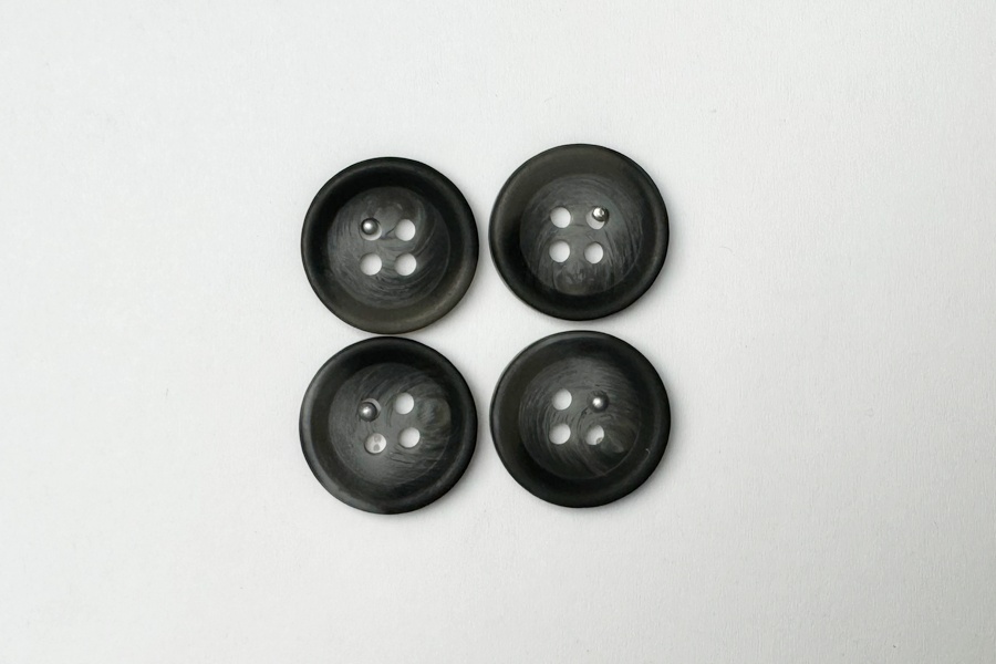 Гудзик 18 мм Mertbutton 4 отвори класичний різнокольоровий 2607-28-18