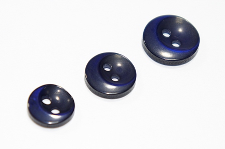 Гудзик 11 мм Mertbutton 2 отвори перламутр синій темний 4012