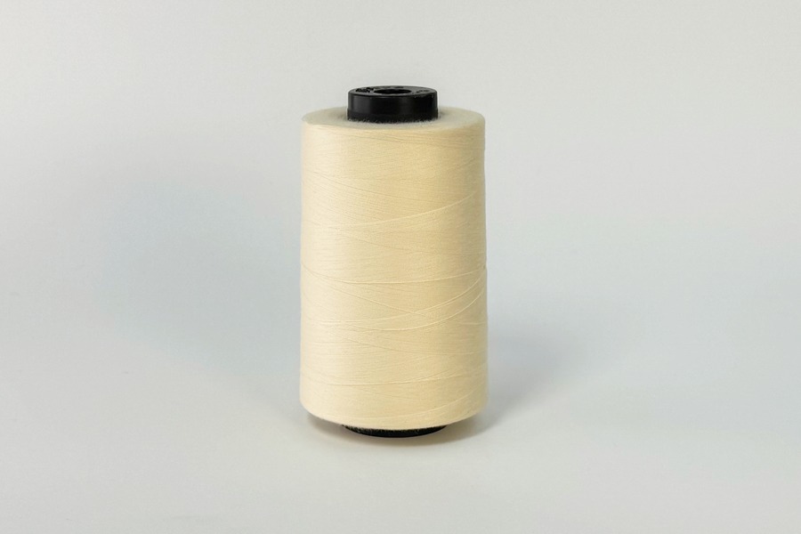 Нитки швейні №28/2 Barva армовані поліестер 100% молочний яскравий 2500 м 1011