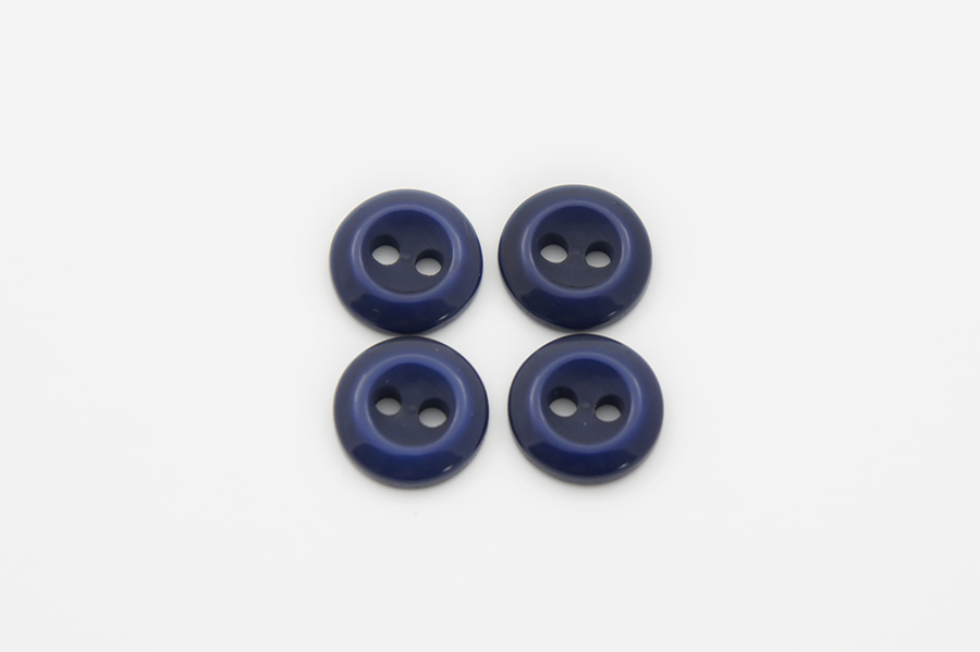Гудзик 11 мм Mertbutton 2 отвори перламутр синій темний