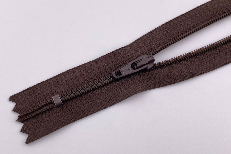 Блискавка YKK Тип 3 шоколадний 18 см