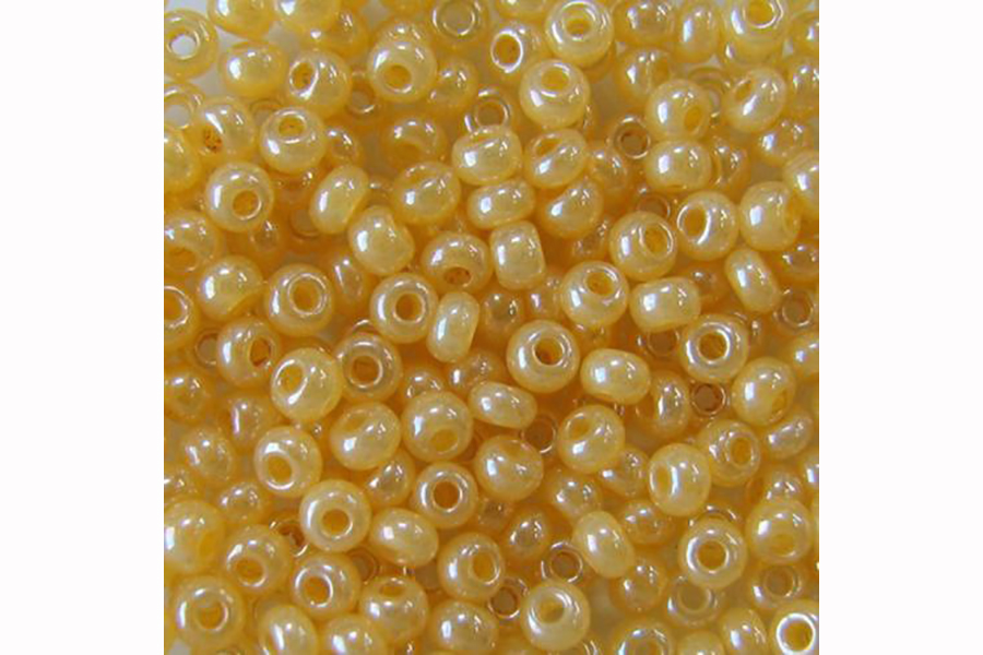 Бісер Preciosa 47185 №10 непрозорий перлина золотистий 2,3 мм