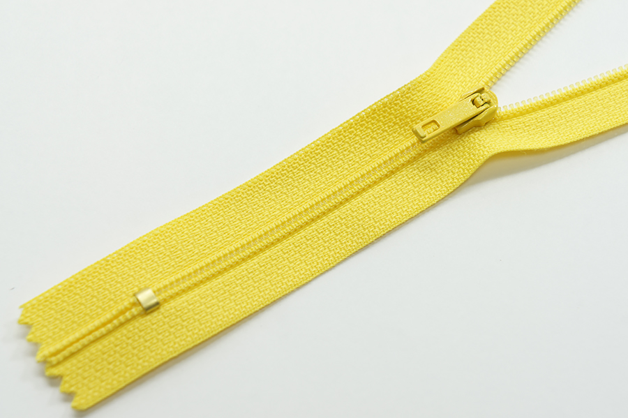 Блискавка Тип 4 жовтий канарейковий 18 см