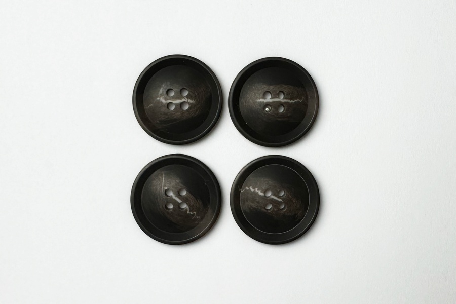 Гудзик 28 мм Mertbutton 4 отвори класичний коричневий темний