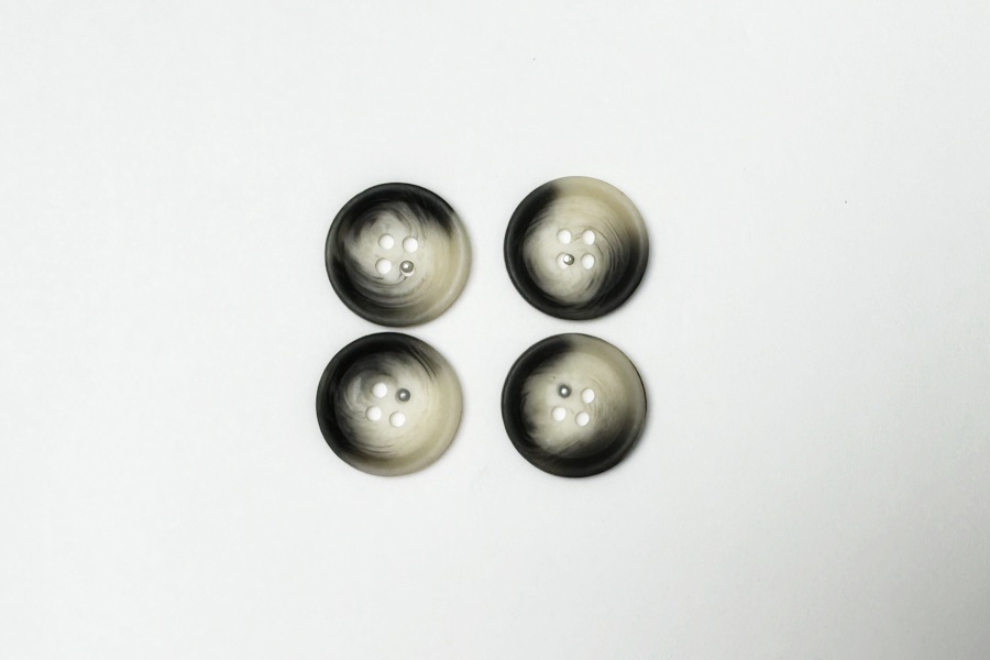 Гудзик 20 мм Mertbutton 4 отвори класичний різнокольоровий 2607-32-11