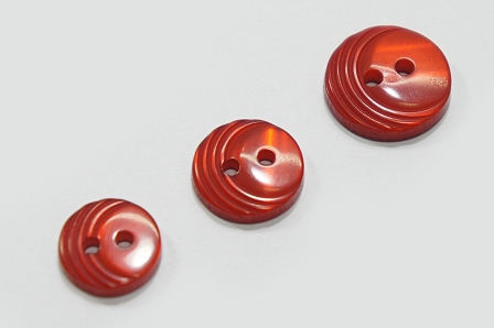 Гудзик 12 мм Mertbutton 2 отвори перламутр червоний 4013