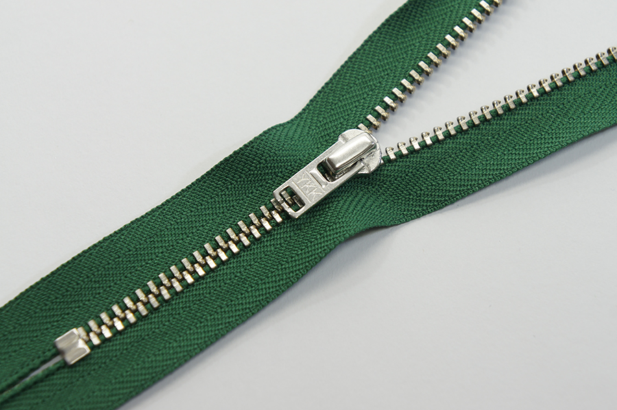 Блискавка YKK Тип 3, нероз'ємні зелений темний 14 см YMRNC-14-084-GSN8