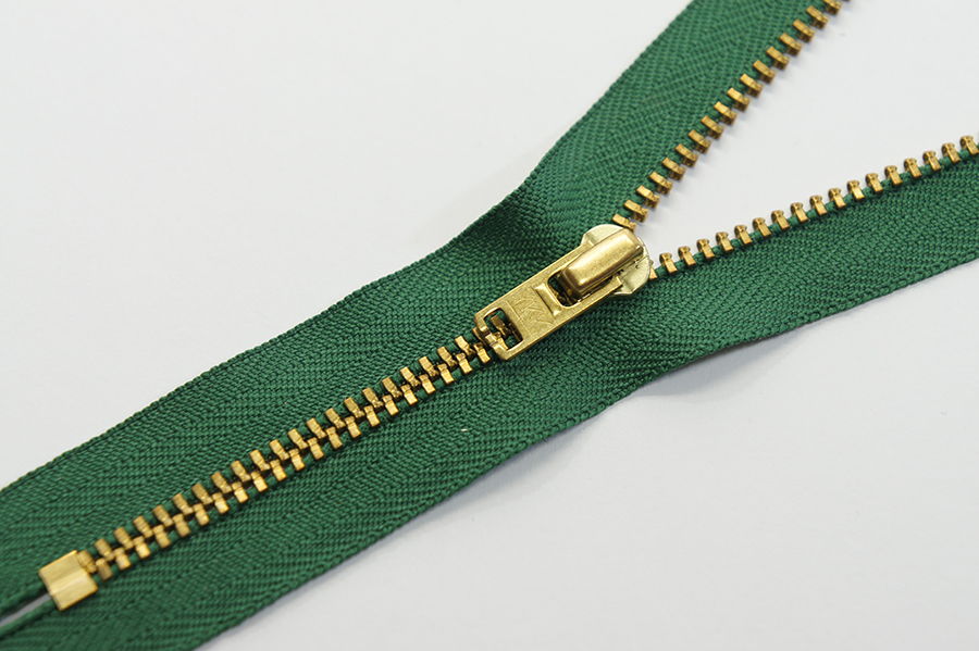 Блискавка YKK Тип 3, нероз'ємні зелений темний 14 см YGRC-14-084-GSN8