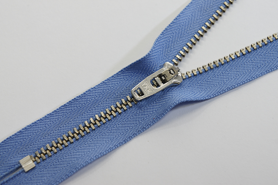 Блискавка YKK Тип 3, нероз'ємні волошковий світлий 18 см YMRNC-18-144-GSN8