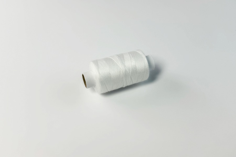 Нитки швейні №20/3 джинс поліестер 100% білий 150 м 9999