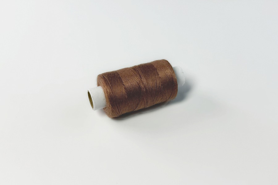 Нитки швейні №20/3 джинс поліестер 100% коричневий світлий 150 м 7073