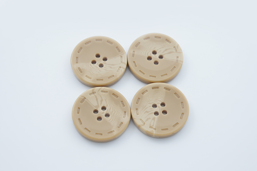 Гудзик 28 мм Mertbutton 4 отвори класичний бежевий золотистий