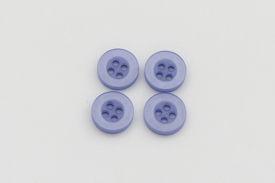 Гудзик 11 мм Mertbutton 4 отвори перламутр блакитний світлий