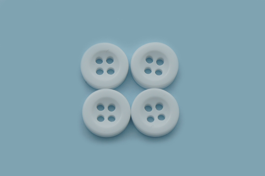 Гудзик 11 мм Mertbutton 4 отвори однотонний білий