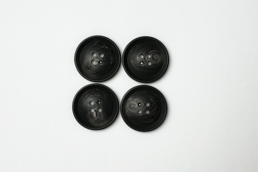 Гудзик 28 мм Mertbutton 4 отвори класичний сірий темний