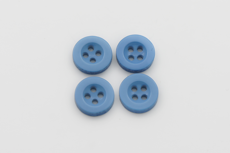 Гудзик 11 мм Mertbutton 4 отвори однотонний блакитний яскравий